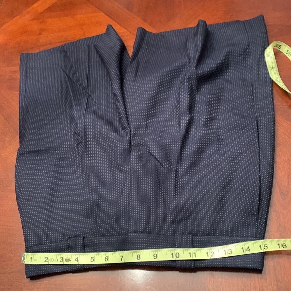 Burberry Women’s Bermuda shorts 100% wool size 2, NWT - Picture 11 of 11